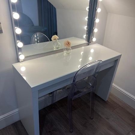 Luxury Double Room W/ Private Bathroom Единбург Екстер'єр фото