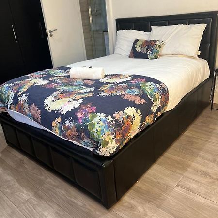 Luxury Double Room W/ Private Bathroom Единбург Екстер'єр фото