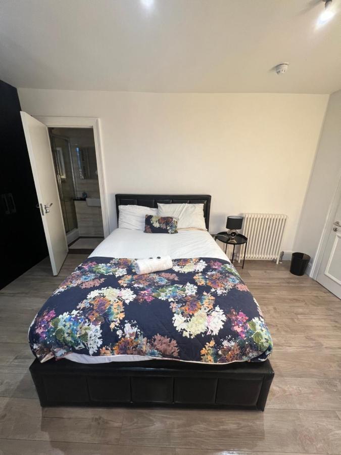 Luxury Double Room W/ Private Bathroom Единбург Екстер'єр фото