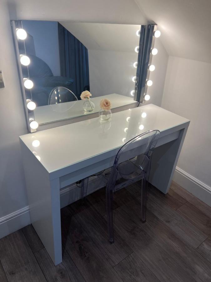 Luxury Double Room W/ Private Bathroom Единбург Екстер'єр фото