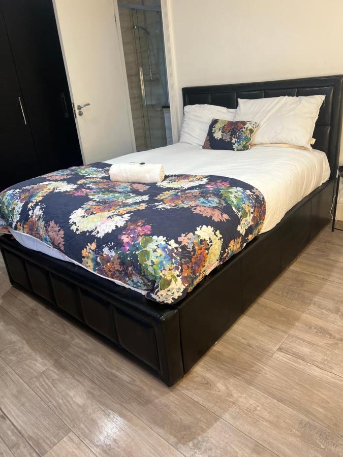 Luxury Double Room W/ Private Bathroom Единбург Екстер'єр фото