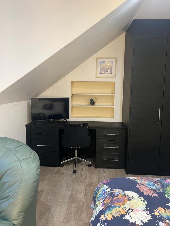 Luxury Double Room W/ Private Bathroom Единбург Екстер'єр фото