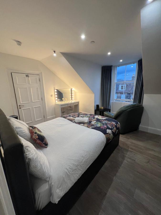 Luxury Double Room W/ Private Bathroom Единбург Екстер'єр фото