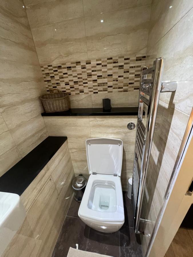 Luxury Double Room W/ Private Bathroom Единбург Екстер'єр фото